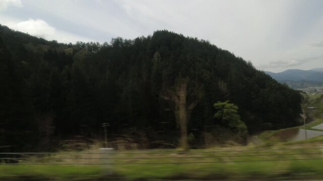 観光バスの車窓から見た春の長野県の田舎の風景