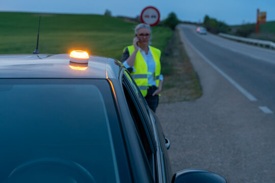 V16 emergency beacon warning on roadside breakdown at dusk