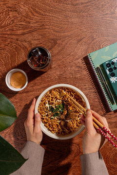 Takeaway noodle bowl with chicken, mayonnaise and chive