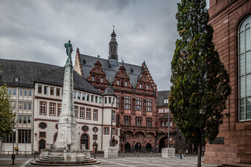 Fototapeta premium Frankfurt Romerberg Square With Fountain Of Justice
