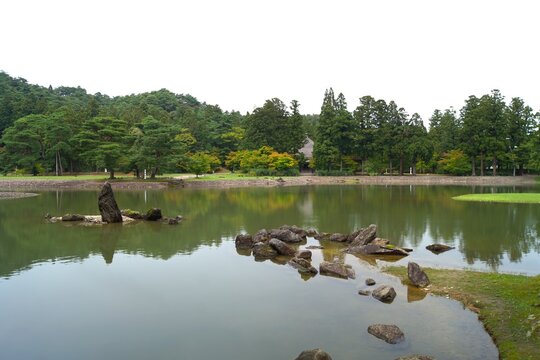 平泉の風景　毛越寺庭園