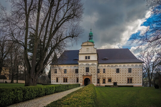Zamek w Suchej Beskidzkiej castle featuring sgraffito decoration