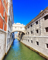 Obraz premium The Bridge of Sighs over a canal in Venice, Italy
