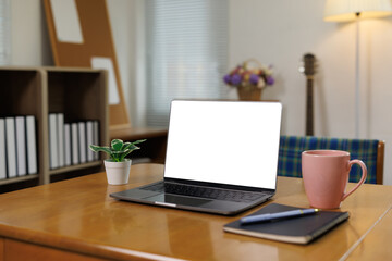 Fototapeta premium Empty laptop screen on a wooden desk working space