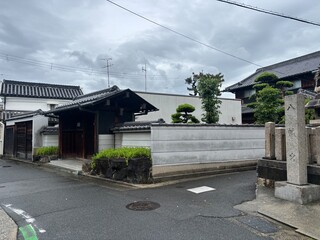Naklejka premium 街並み street in the city