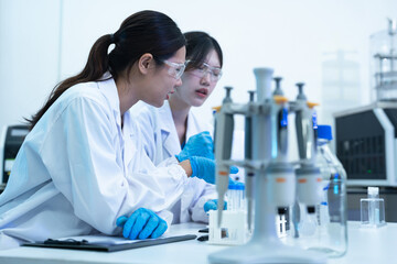 Fototapeta premium scientist are under stress from working in research lab.