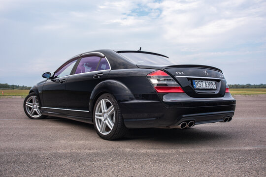 Poland, Turbia - 4th June 2026: The Mercedes S550 Long (W221) - flagship luxury sedan. Powered by a naturally aspirated 5.5L V8 engine, 388 HP (285 kW) and 530 Nm of torque.