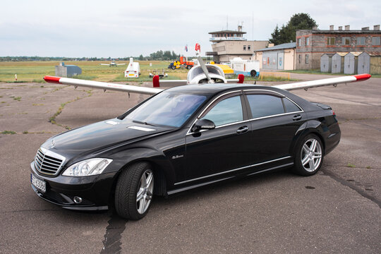 Poland, Turbia - 4th June 2026: The Mercedes S550 Long (W221) - flagship luxury sedan. Powered by a naturally aspirated 5.5L V8 engine, 388 HP (285 kW) and 530 Nm of torque.