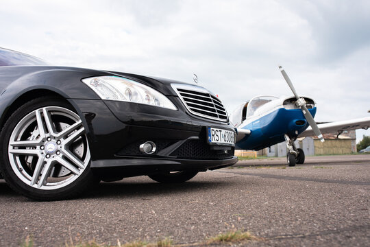 Poland, Turbia - 4th June 2026: The Mercedes S550 Long (W221) - flagship luxury sedan. Powered by a naturally aspirated 5.5L V8 engine, 388 HP (285 kW) and 530 Nm of torque.