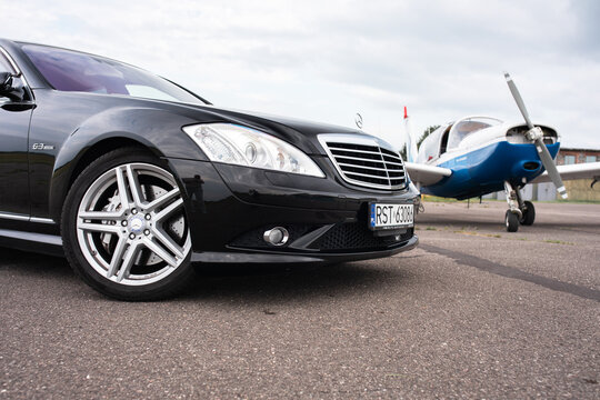Poland, Turbia - 4th June 2026: The Mercedes S550 Long (W221) - flagship luxury sedan. Powered by a naturally aspirated 5.5L V8 engine, 388 HP (285 kW) and 530 Nm of torque.