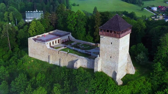 Muszyna, Baszta, zamek.