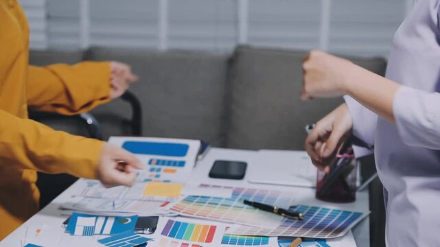 team of UI UX web designer are working together to develop mobile responsive websites with UI UX front end designer previews, UI UX web development ideas, front end designer. application development