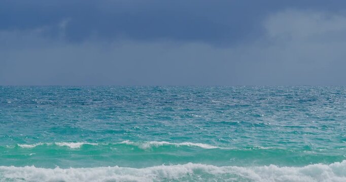 Stormer sea waves on the sea sky horizon