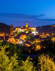 Obraz premium Night View of Illuminated Medieval Town.