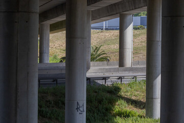 Fototapeta premium Concrete highway underpass columns supporting modern infrastructure