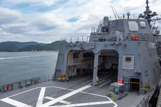 護衛艦の飛行甲板