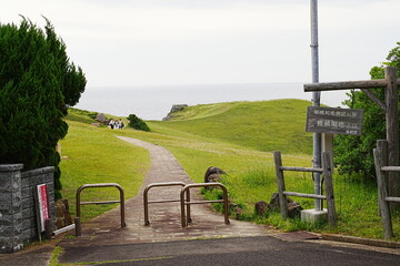 Obraz premium Majestic coastal landscape of Makizaki Park and Genkai Sea in Iki Island, Nagasaki, Japan - 日本 長崎県 壱岐島 牧崎公園の雄大な自然風景と玄界灘の青い海