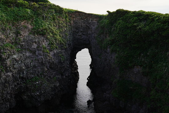 Dramatic coastal scenery of Oni no Ashiato or Demon's Footprint, giant sea cave on Iki Island, Nagasaki, Japan - 日本 長崎県 壱岐島 鬼の足跡 巨大な縦穴と牧崎公園の雄大な自然風景
