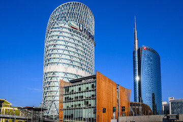 Obraz premium Milano, piazza Gae aulenti, Porta Nuova, grattacielo Unipol e Unicredit
