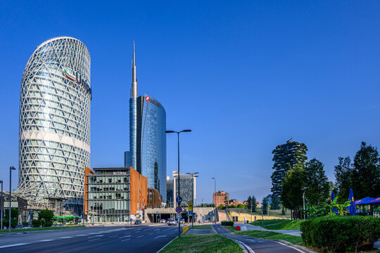 Milano, piazza Gae aulenti, Porta Nuova, grattacielo Unipol e Unicredit