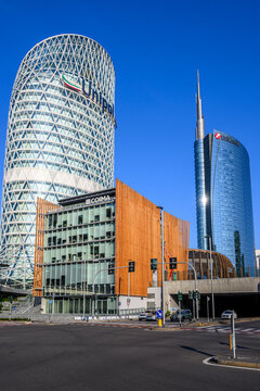 Milano, piazza Gae aulenti, Porta Nuova, grattacielo Unipol e Unicredit