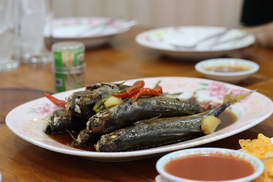 fish with lemon lsland mackerel