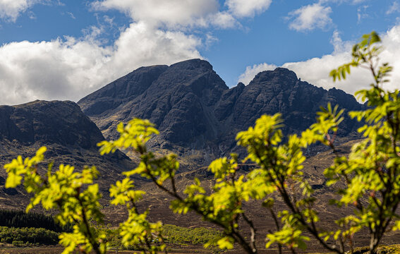 Bla Bheinn through Nature