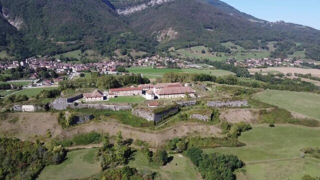 Fort Barraux Vue a&eacute;rienne de la forteresse bastionn&eacute;e de Vauban en Is&egrave;re, architecture militaire