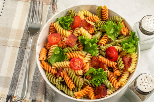 rotini  blt garden salad  with  bacon