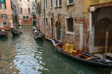 Italy, Venice, September 30, 2025, gondola on a canal in Venice © Pawel Filusz