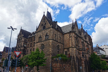 Fototapeta premium Alte Universität in der hessischen Stadt Marburg an der Lahn