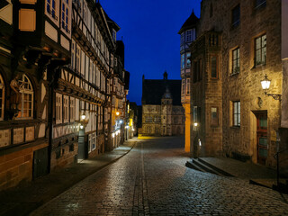 Fototapeta premium Stadt Marburg in Hessen bei Nacht menschenleer