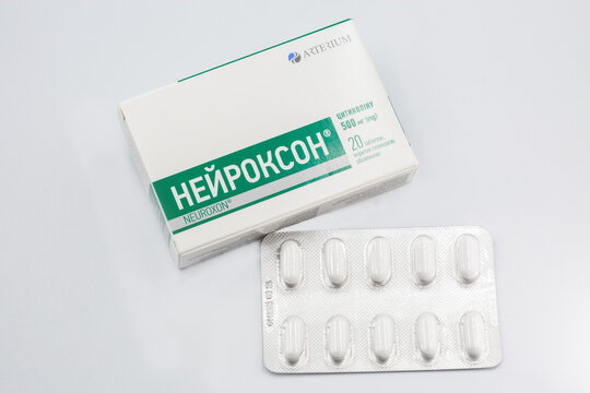 Neuroxon Arterium 500mg tablets box with blister closeup on white.