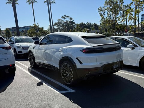 Lamborghini SUV urus 
