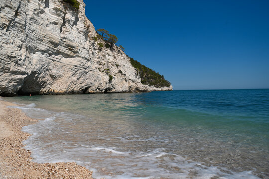 puglia mare scogli 