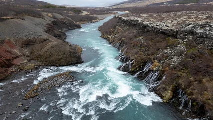 un fleuve bleu coule à travers un canyon sauvage  © Olivier Tabary