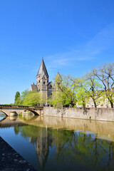 Obraz premium Temple Neuf under a clear sky in Metz, France, May 10, 2024