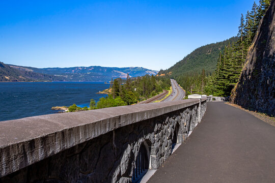 Historic Columbia River Highway State Trail in Oregon