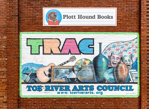 Burnesville, North Carolina; 05/23/2026; Photo of the Toe River Arts Council and Plott Hound Books wall mural in Burnesville, North Carolina