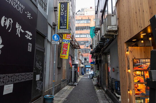 神戸市・三宮の北長狭通の路地