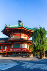 Obraz premium Benzaiten Temple pagoda building in the middle of Ueno Park in downtown Tokyo
