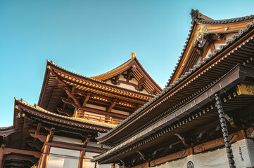 Obraz premium Architectural Details of Temple Eaves at Zojoji Templein Tokyo