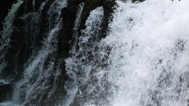 初夏の蓼科大滝・スローモーション