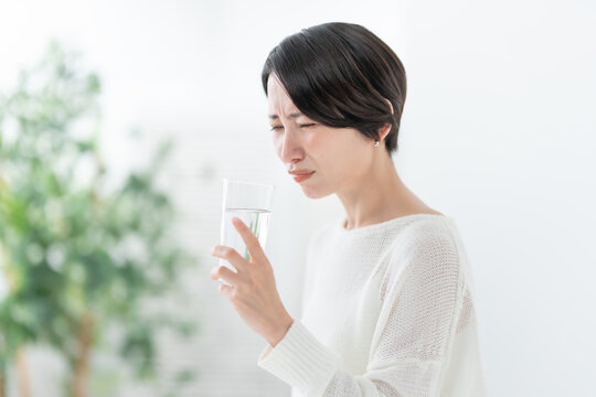 女性　水