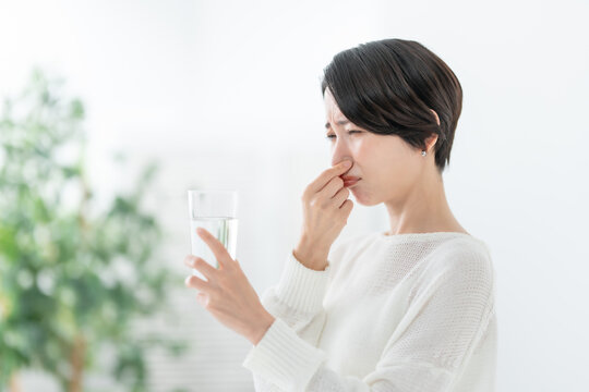 女性　水