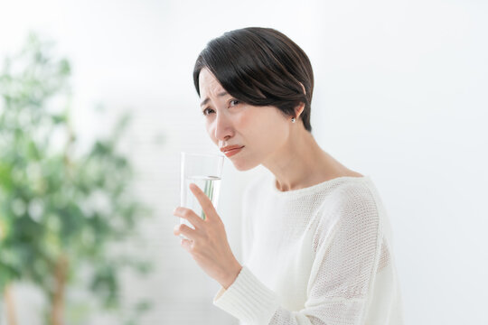 女性　水