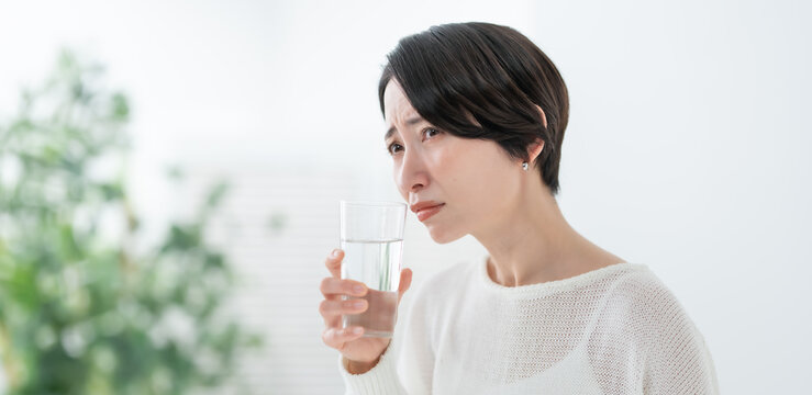 女性　水