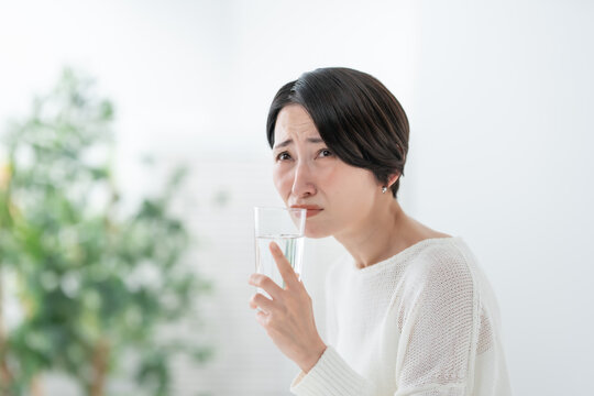 女性　水