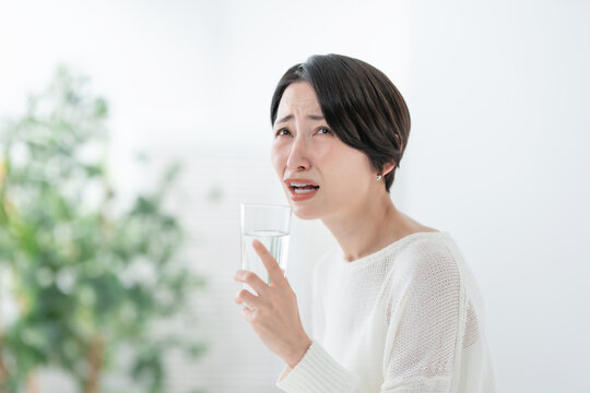 女性　水