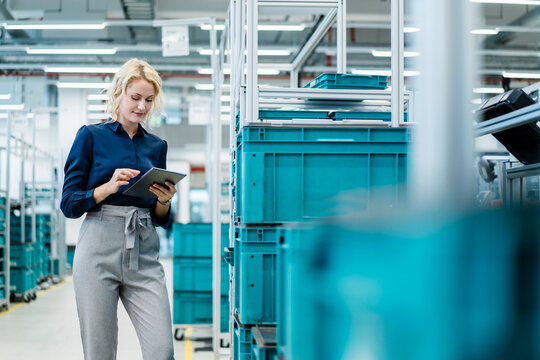 Inspector using tablet PC at warehouse
